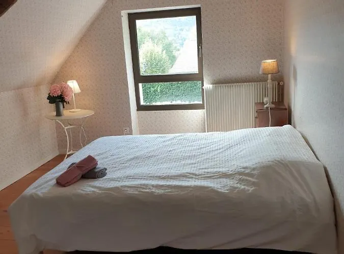 Maison Rustique Pyreneenne, Vue Sur Les Montagnes Casa de Férias *